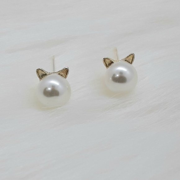Closet Clearout Last Chance-Cat Pearl Stud Earrings - Picture 4 of 5